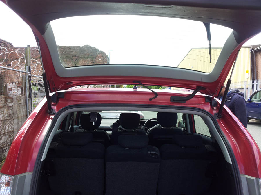 Honda FRV I-VTEC SE tailgate-struts